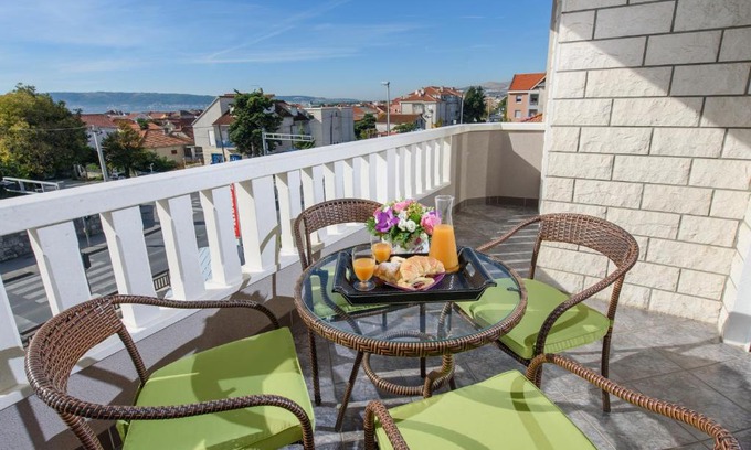 Kastel Novi Apartamento | Apartments Lovric with sea view