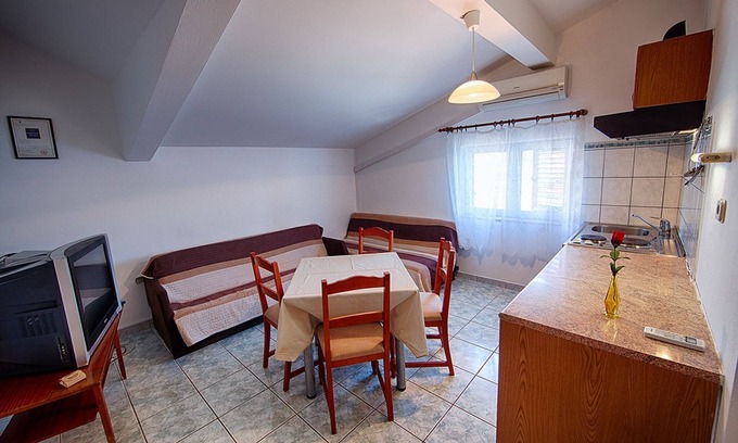 Pasadur Apartamento | Apartments Malo Lago - One-Bedroom Apartment with Balcony and Sea View - Attic (Apartment 1)