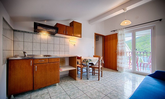 Pasadur Apartamento | Apartments Malo Lago - One-Bedroom Apartment with Balcony and Sea View - Attic (Apartment 3)