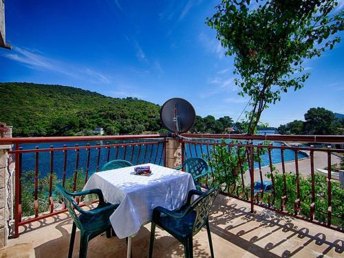 Pasadur Apartamento | Apartments Malo Lago - One-Bedroom Apartment with Balcony and Sea View - 2nd floor Apartment 7