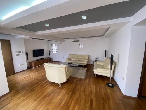 Varosh Apartamento | Apartments NOVEL town square