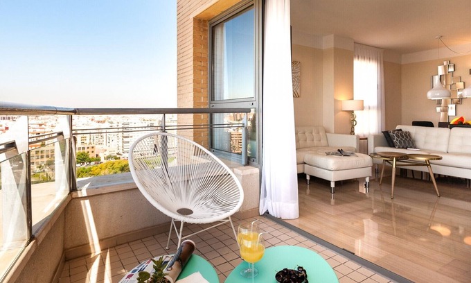 Penya-roja Apartamento | ApartUP Green Opera Views