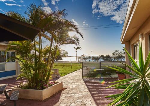 Kalbarri Casa | API Pelican Beach Front Apartments Kalbarri