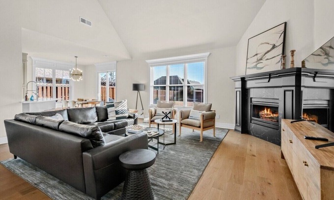 Benton County Casa | Apollo House-Amazing Location in Rogers-Sleeps 11