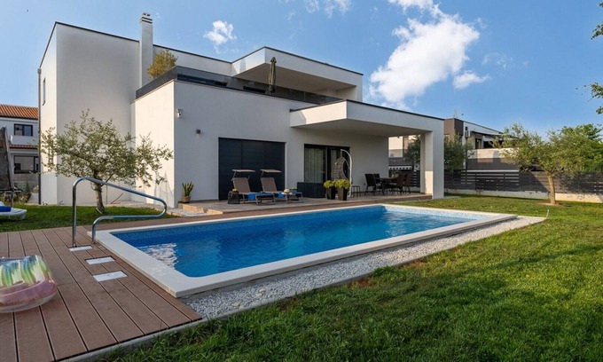 Vrvari Apartamento | App Ana with Shared Pool and Jacuzzi