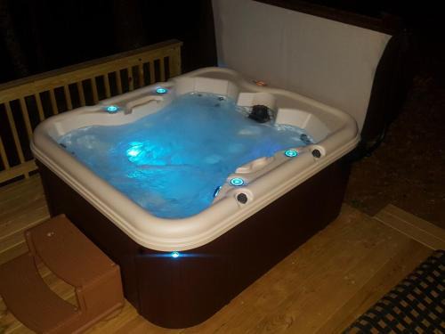 Ellijay Casa | Appalachian Cabin- Trout Stream Firepit Hot Tub