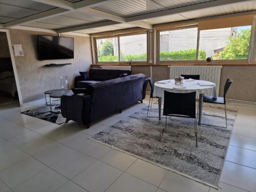 10th Arrondissement Enclos-St-Laurent Apartamento | Apparemment lumineux