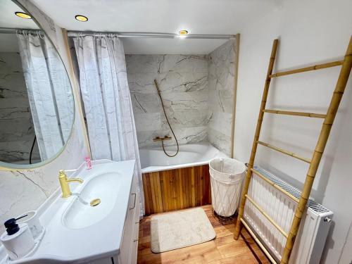 Lons-le-Saunier Casa | Appart cocooning terrasse