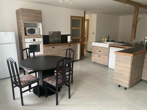 Fourchambault Apartamento | Appart Fourchambault 6/8 personnes rez de chaussée