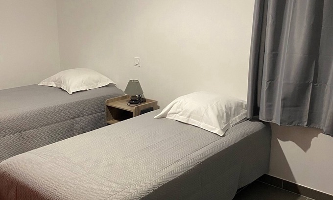 Bastia Apartamento | Appart T3 -01(étage1) en campagne, piscine, confort, (1GL/2Plits)