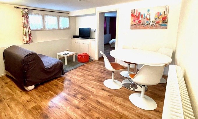 Brison-Saint-Innocent Apartamento | Apartamento-Baño con ducha-La grotte aux fées