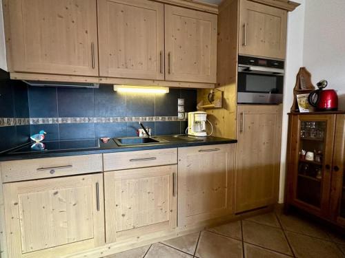 Les Carroz-d'Araches Apartamento | Appartement 3 pièces avec garage, terrasse, proche pistes et commerces à Arâches-la-Frasse - FR-1-572-250