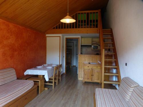 Meribel Centre Apartamento | Appartement au cœur de Méribel, 4 pers., balcon sud, proche pistes et commerces - FR-1-411-693