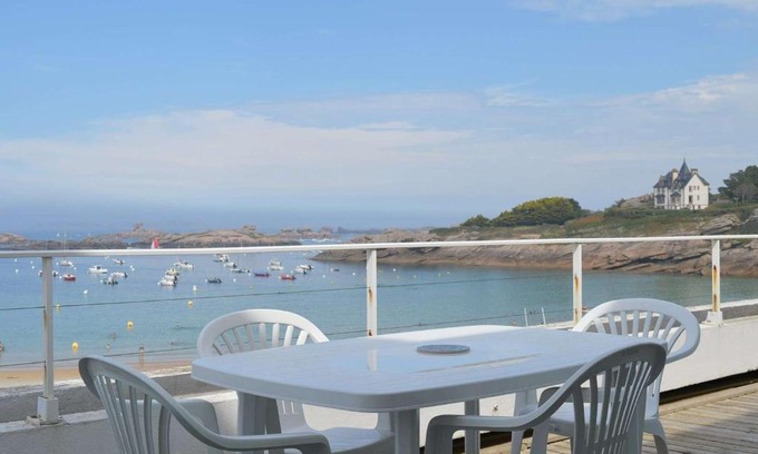 Tregastel Apartamento | Appartement avec accès direct plage, WiFi, animaux acceptés et parking privé à Trégastel - FR-1-542-5