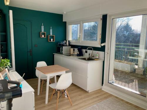 Montbeliard Apartamento | Appartement avec terrasse et parking gratuit accolé