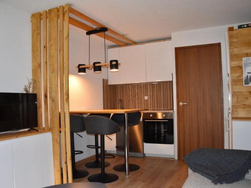 Pralognan-la-Vanoise Apartamento | Appartement cosy avec piscine chauffée et terrasse sud à Pralognan-la-Vanoise - FR-1-464-118