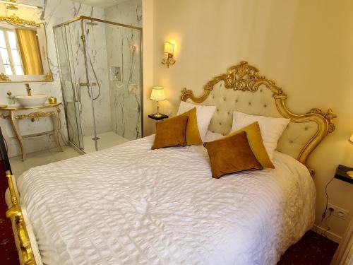 Sully-sur-Loire Apartamento | Appartement Délire Baroque à Sully-sur-Loire avec Climatisation - FR-1-590-557