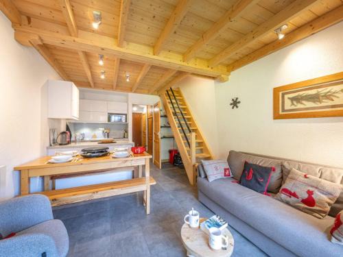 Val-d'Isere Apartamento | Appartement duplex skis aux pieds, 3 pièces, 5 pers., wifi, balcon, et garage privé - FR-1-694-196