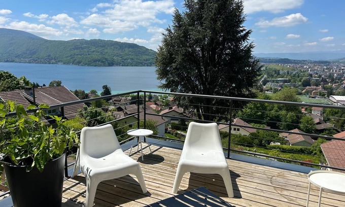Annecy-le-Vieux Apartamento | Appartement RDC 6 Pers, vue Unique lac Annecy, Terrasse 60 m² et Spa, à 5 mn lac