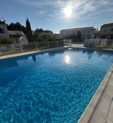 Les Bormettes Apartamento | Appartement T2, 4 personnes, climatisé, avec piscine, Village de la Mer