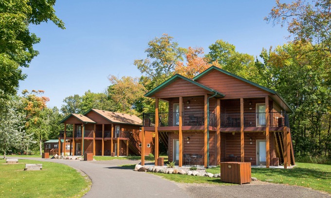 Isle Hotel | Appeldoorn's Sunset Bay Resort