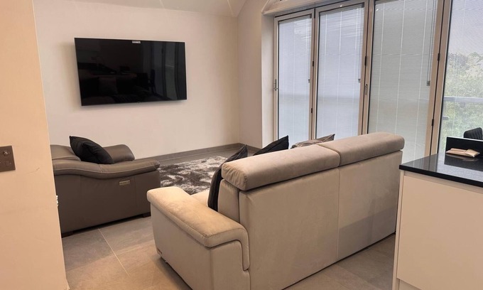 North Stifford Apartamento | Apple Tree House, A family friendly and unique apartment.