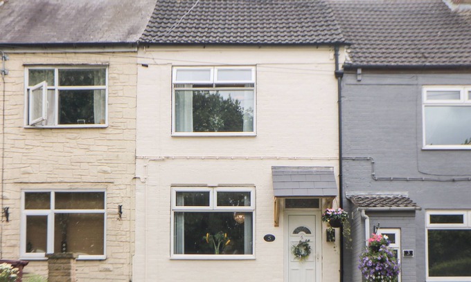 Ault Hucknall Cabaña | APPLETREE COTTAGE, pet friendly, character holiday cottage in Clowne