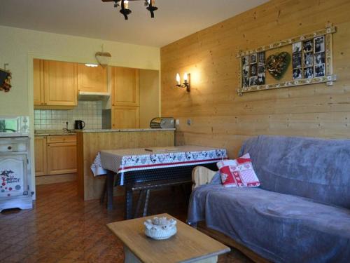 Le Grand-Bornand Apartamento | Appt avec cheminée, balcon sud et parking au Grand-Bornand - FR-1-241-213