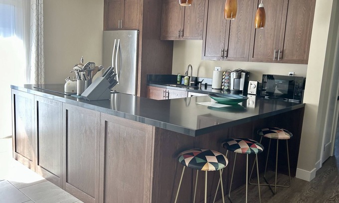 Carpinteria Apartamento | Apt 8 Steps to the beach mountains view, minimum 31 day rent