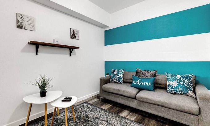 Royal Poinciana Cama Y Desayuno | Aqua Breeze Retreat with Free Parking