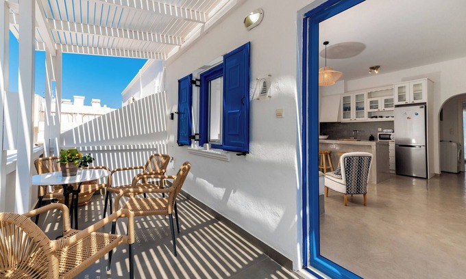 Kamari Hotel | AquaLung Suites