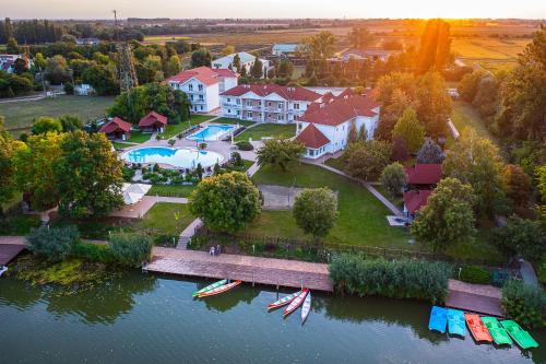 Szarvas Apartamento | Aranyszarvas Panzió*, Étterem és Grillterasz