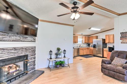 Minnesott Beach Casa | Arapahoe Home with Fireplace Near Deer Hunting