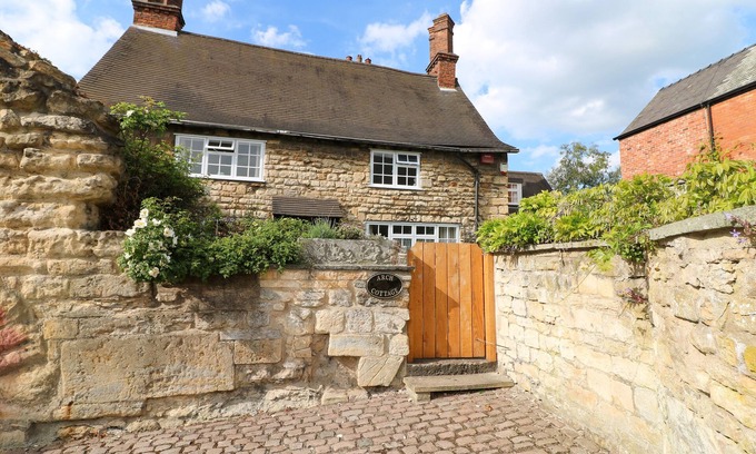 Lincoln Cabaña | ARCH COTTAGE, family friendly, character holiday cottage in Lincoln