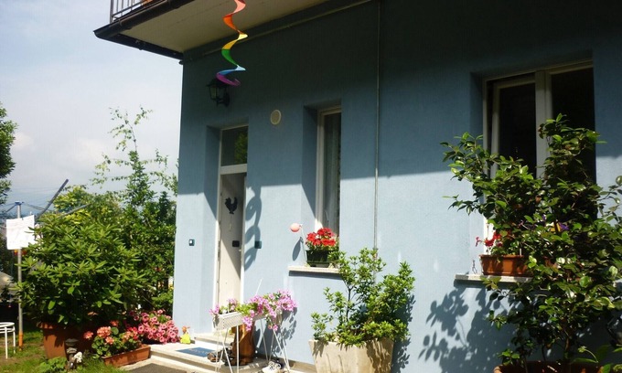 Miasino Apartamento | Lago d'Orta: apartamento cuidadosamente restaurado con vistas al jardín + hermosas