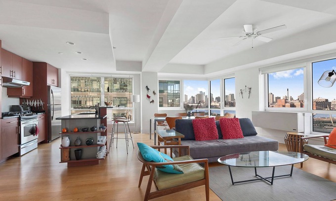 Williamsburg Apartamento | Architect designed 2-bedroom apartment with unbelievable views. All amenities.