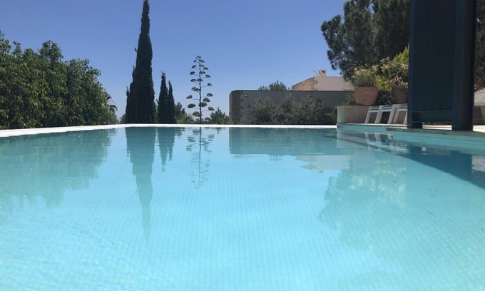 Busot Villa | Villa de arquitecto con magníficas vistas, calefacción por suelo radiante y piscina climatizada.