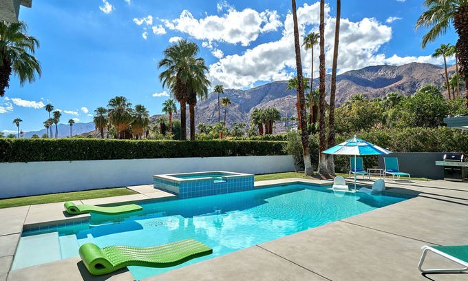 Old Las Palmas Casa | TODO NUEVO DISEÑO CASA 3 habitaciones 4 baños. Piscina y spa cerrada. Cerca del centro.