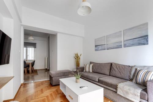 Kinosargous Apartamento | Arco - Sleek 2-BR Apt in the Heart of Athens