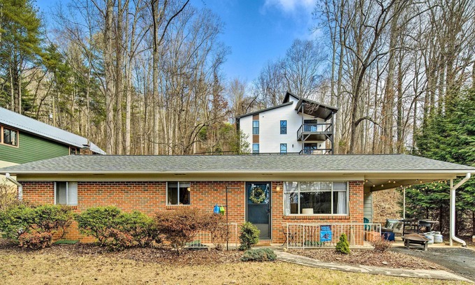 Royal Pines Casa | Arden Bungalow w/ Fire Pit: Near Lake Julian Park