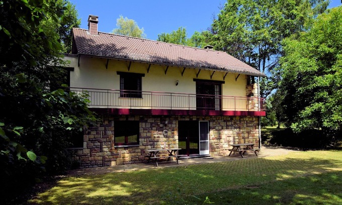 Sankt-Vith Casa | Villa con jardín junto al río y vistas