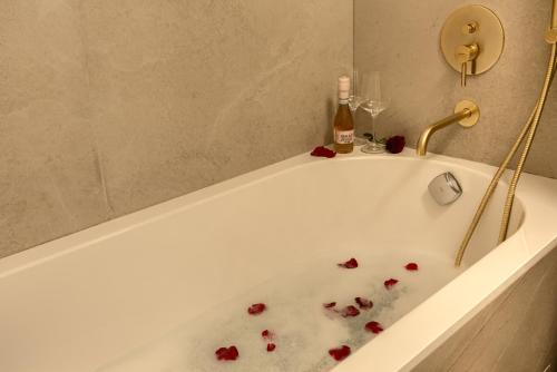 Jibert Apartamento | ARI Luxury Apartment with Balcony