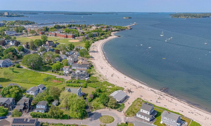 Willard Condominio | Ground floor 2 bed condo 1 block to Willard beach!