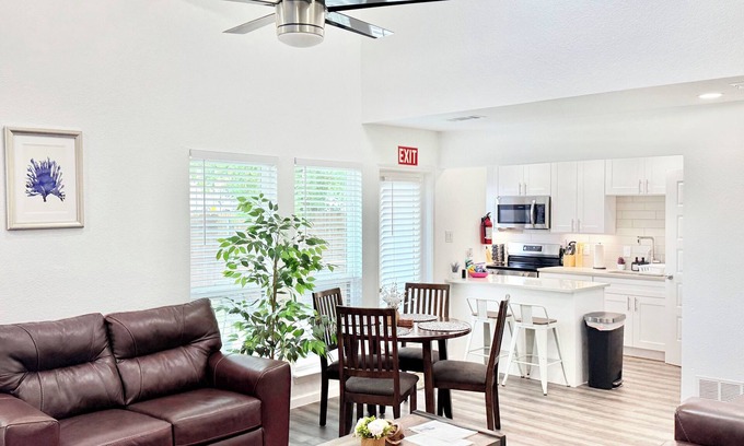 West Arlington Casa | Arlington Entertainment District Home Purple Door