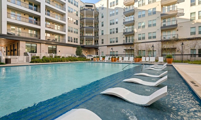 Central Arlington Apartamento | Arlington Stylish 2BD 2BA Apartment