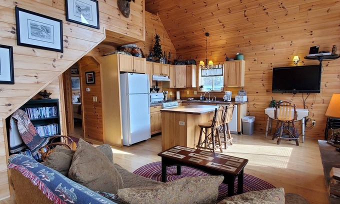 Frederic Casa | Arnold's Riverside Retreat on the Manistee