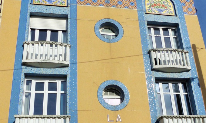 Saint-Serge Apartamento | Art-deco style cozy apartment in a mosaic house