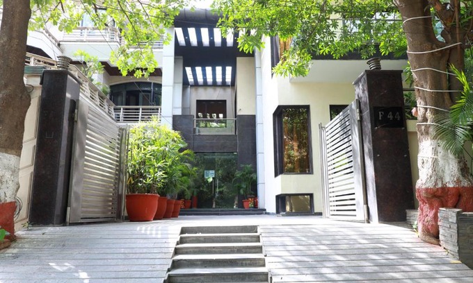 South City I Hotel | Art India hotels near to huda metro & fortis hospital