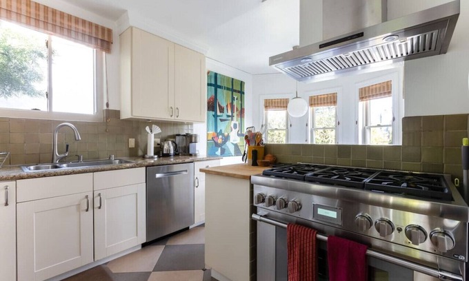 Miraloma Park Casa | Art & Music Lovers Home in Center of SF w/ Parking