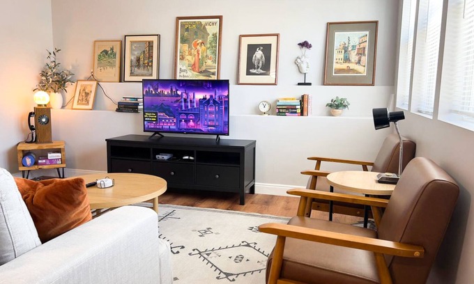 West Alameda Apartamento | Artistic and Cozy 2BD-2BTH with Laundry in Historic Alameda